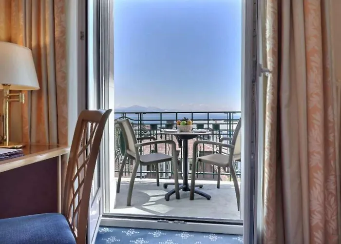 Mirabeau, Bw Signature Collection,